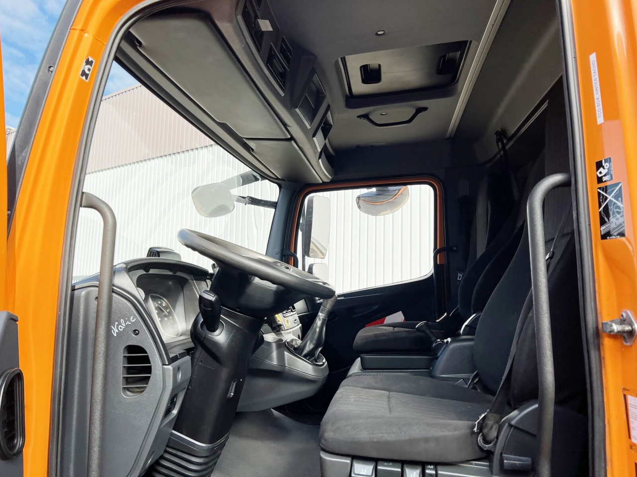 Mercedes-Benz Atego 1023 L 4x2 Atego 1023 L 4x2 mit Kran Fassi F85B.0.21 - Darus autó, Platós teherautó: 4 kép. Mercedes-Benz Atego 1023 L 4x2 Atego 1023 L 4x2 mit Kran Fassi F85B.0.21 - Darus autó, Platós teherautó: 4 kép.