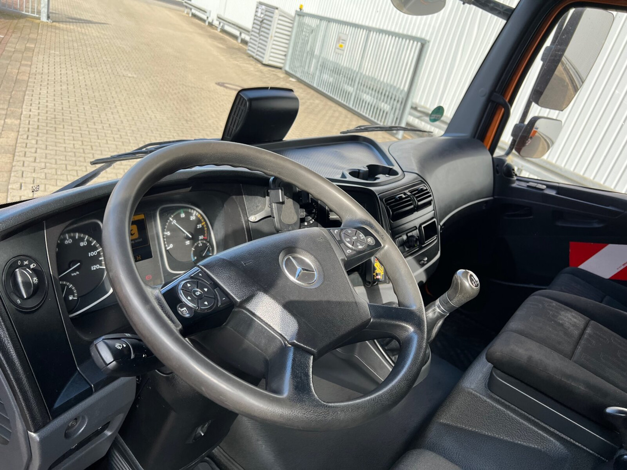 Mercedes-Benz Atego 1023 L 4x2 Atego 1023 L 4x2 mit Kran Fassi F85B.0.21 - Darus autó, Platós teherautó: 5 kép. Mercedes-Benz Atego 1023 L 4x2 Atego 1023 L 4x2 mit Kran Fassi F85B.0.21 - Darus autó, Platós teherautó: 5 kép.