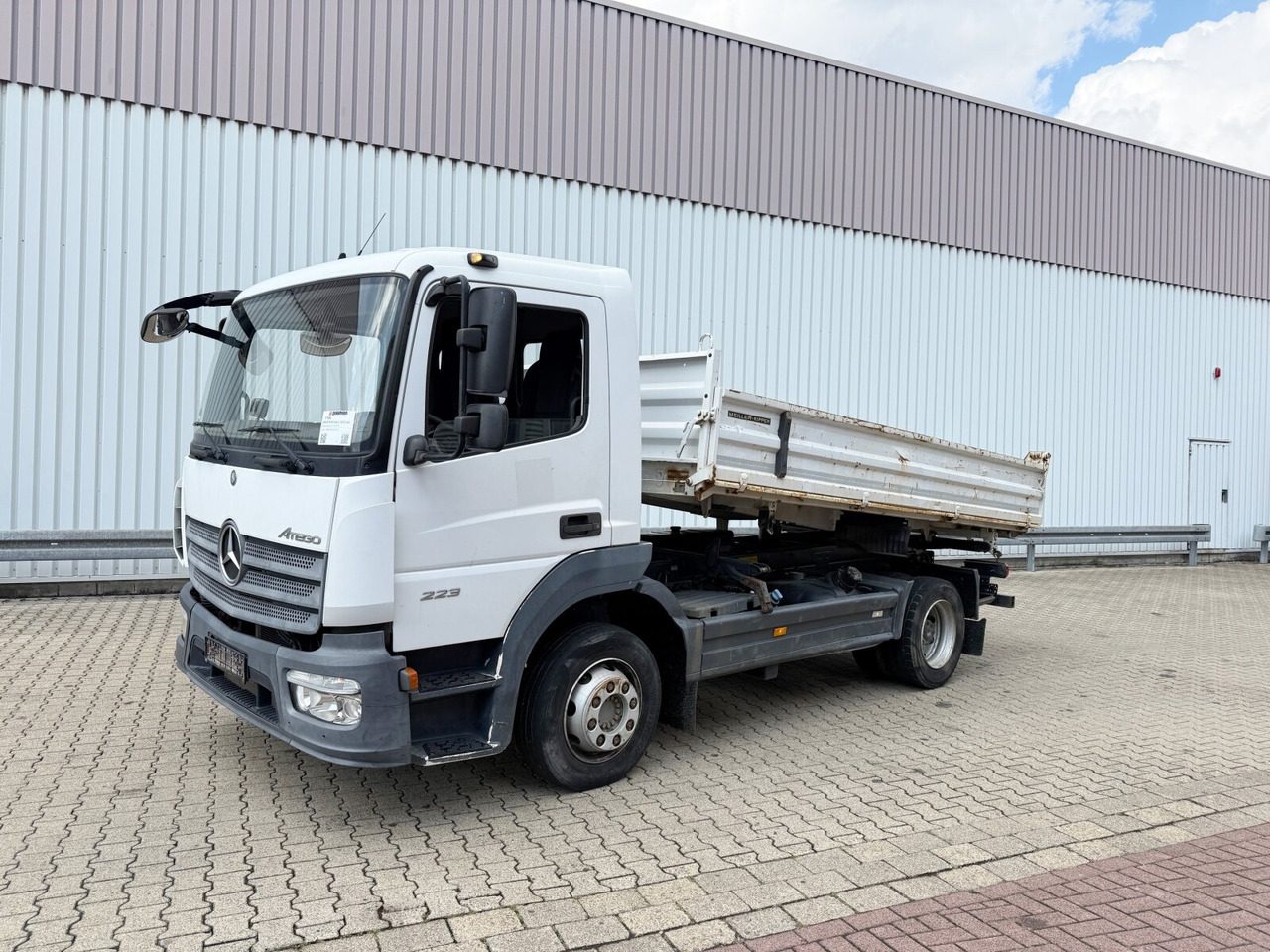 Mercedes-Benz Atego 1223 K 4x2 Atego 1223 K 4x2, 2x AHK - Billenőplatós teherautó: 1 kép. Mercedes-Benz Atego 1223 K 4x2 Atego 1223 K 4x2, 2x AHK - Billenőplatós teherautó: 1 kép.