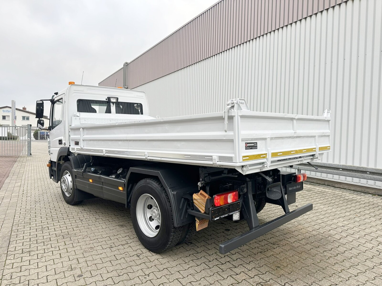 Billenőplatós teherautó Mercedes-Benz Atego 1223 K 4x2 Atego 1223 K 4x2, AHK-Öl: 11 kép. Billenőplatós teherautó Mercedes-Benz Atego 1223 K 4x2 Atego 1223 K 4x2, AHK-Öl: 11 kép.