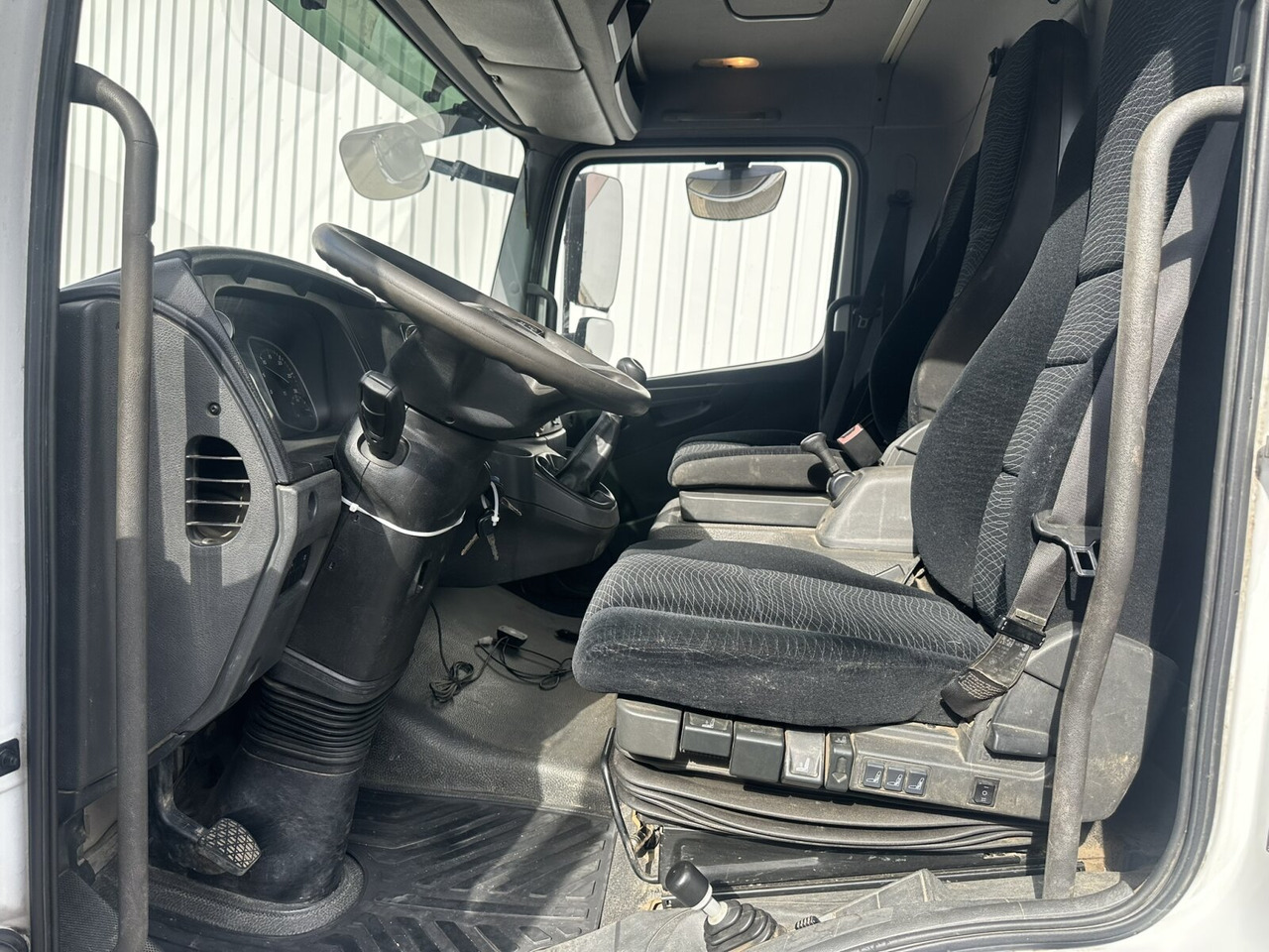 Billenőplatós teherautó Mercedes-Benz Atego 1223 K 4x2 Atego 1223 K 4x2, AHK-Öl: 6 kép. Billenőplatós teherautó Mercedes-Benz Atego 1223 K 4x2 Atego 1223 K 4x2, AHK-Öl: 6 kép.