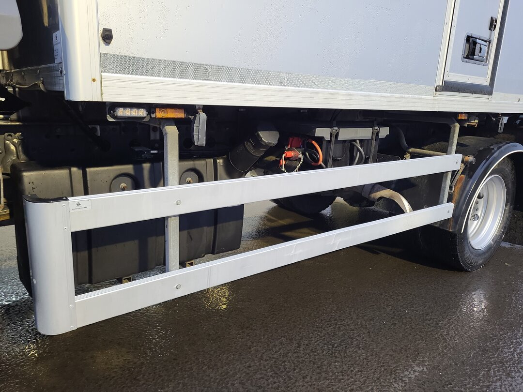 Mercedes-Benz Atego 1330 4x4 Atego 1330 4x4, Iso-Koffer mit Heizung und LBW - Dobozos felépítményű teherautó: 4 kép. Mercedes-Benz Atego 1330 4x4 Atego 1330 4x4, Iso-Koffer mit Heizung und LBW - Dobozos felépítményű teherautó: 4 kép.