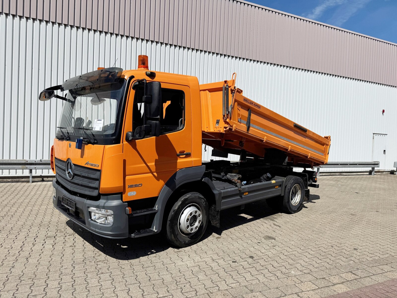 Mercedes-Benz Atego 1530 K 4x2 Atego 1530 K 4x2, Meiller 3-Seiten, 2x AHK - Billenőplatós teherautó: 1 kép. Mercedes-Benz Atego 1530 K 4x2 Atego 1530 K 4x2, Meiller 3-Seiten, 2x AHK - Billenőplatós teherautó: 1 kép.