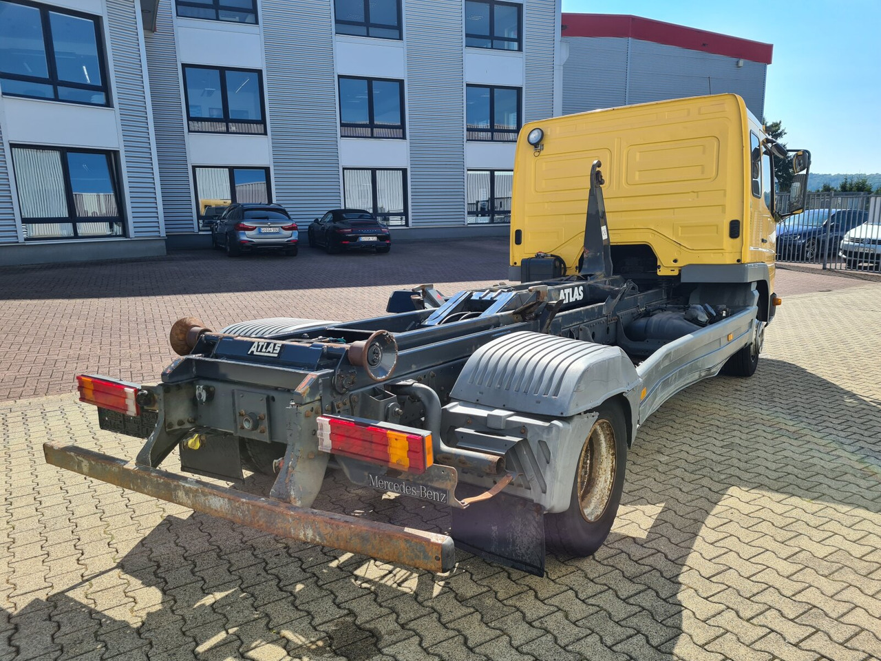 Horgos rakodó teherautó Mercedes-Benz Atego 815 K 4x2 Atego 815 K 4x2: 10 kép.