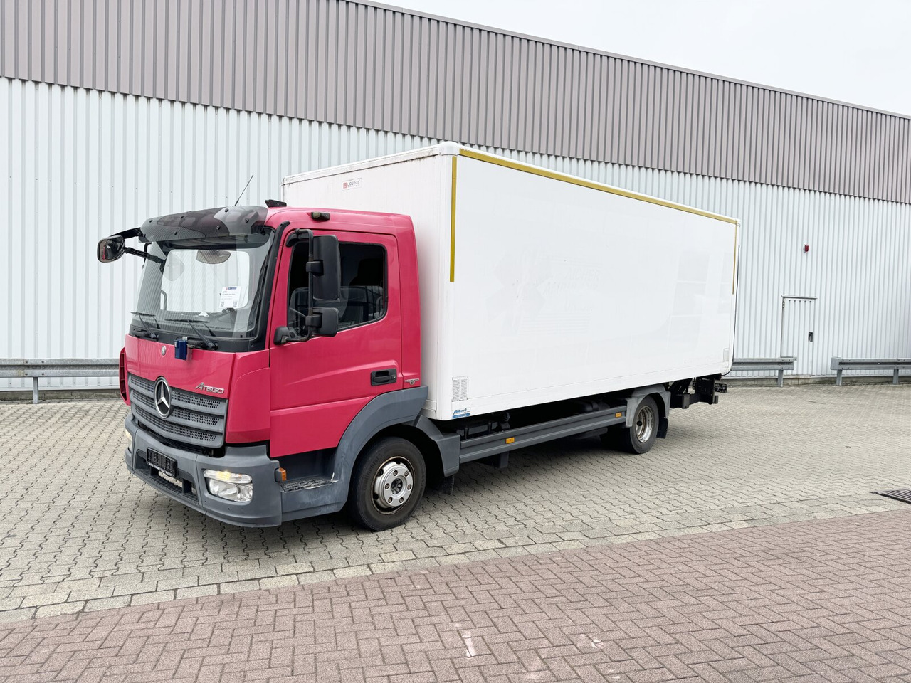 Mercedes-Benz Atego 816 4x2 Atego 816 4x2 mit LBW BÄR - Dobozos felépítményű teherautó: 1 kép. Mercedes-Benz Atego 816 4x2 Atego 816 4x2 mit LBW BÄR - Dobozos felépítményű teherautó: 1 kép.