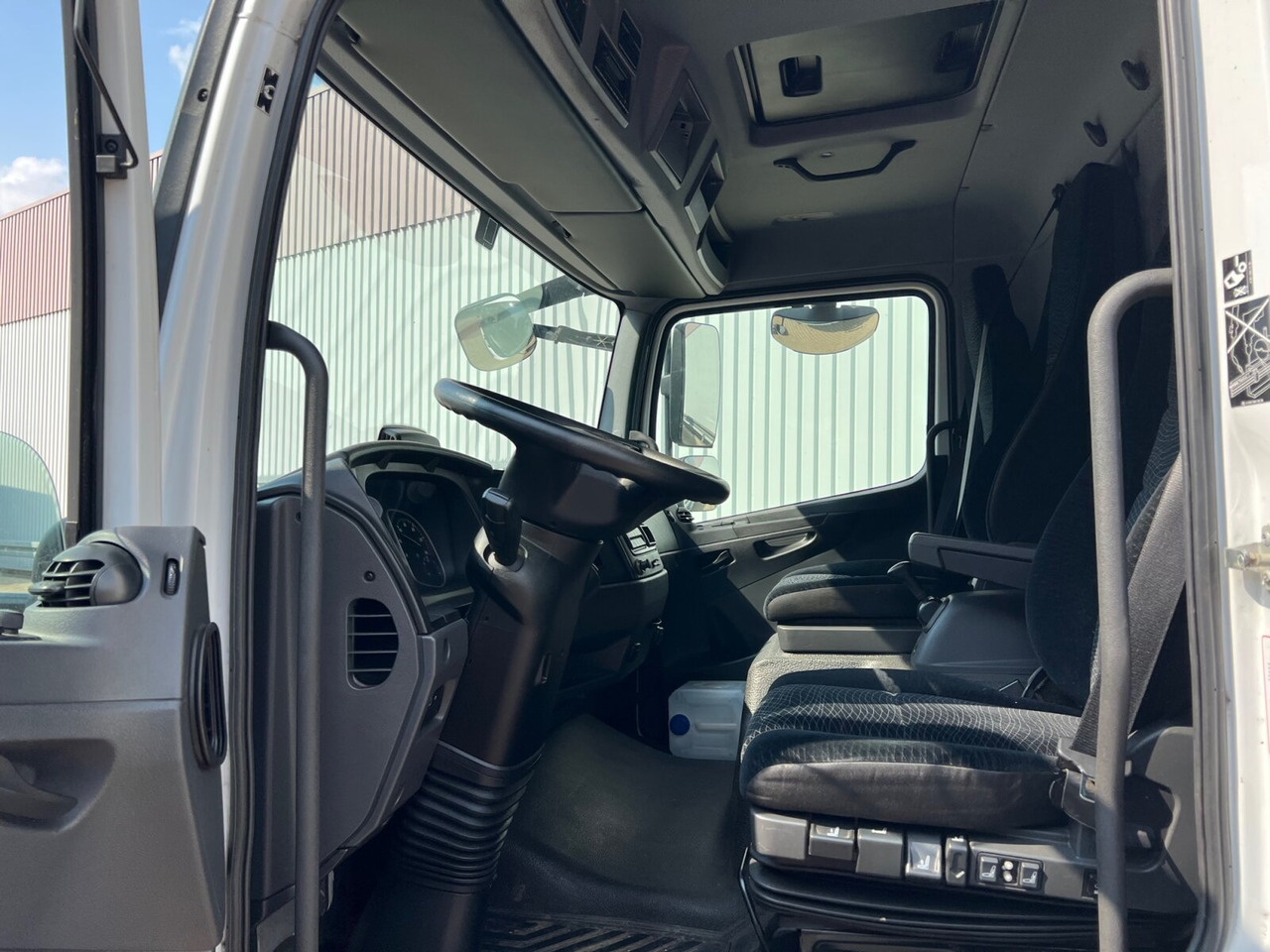 Mercedes-Benz Atego 818/23 L 4x2 Atego 818/23 L 4x2 mit Sörensen LBW - Ponyvás teherautó: 3 kép. Mercedes-Benz Atego 818/23 L 4x2 Atego 818/23 L 4x2 mit Sörensen LBW - Ponyvás teherautó: 3 kép.
