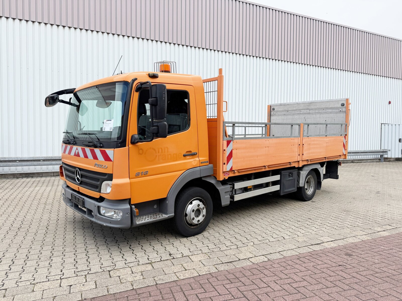 Mercedes-Benz Atego 818 4x2 Atego 818 4x2 mit LBW BÄR - Platós teherautó: 1 kép. Mercedes-Benz Atego 818 4x2 Atego 818 4x2 mit LBW BÄR - Platós teherautó: 1 kép.