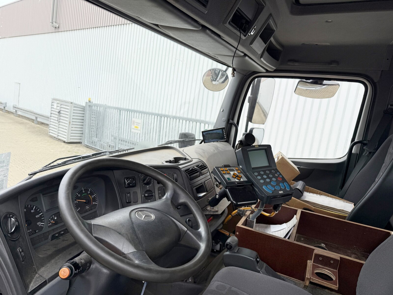 Mercedes-Benz Axor 1824 AK 4x4 Axor 1824 AK 4x4, Tele-Absetzer, Winterdienstausstattung - Konténerszállító: 4 kép. Mercedes-Benz Axor 1824 AK 4x4 Axor 1824 AK 4x4, Tele-Absetzer, Winterdienstausstattung - Konténerszállító: 4 kép.