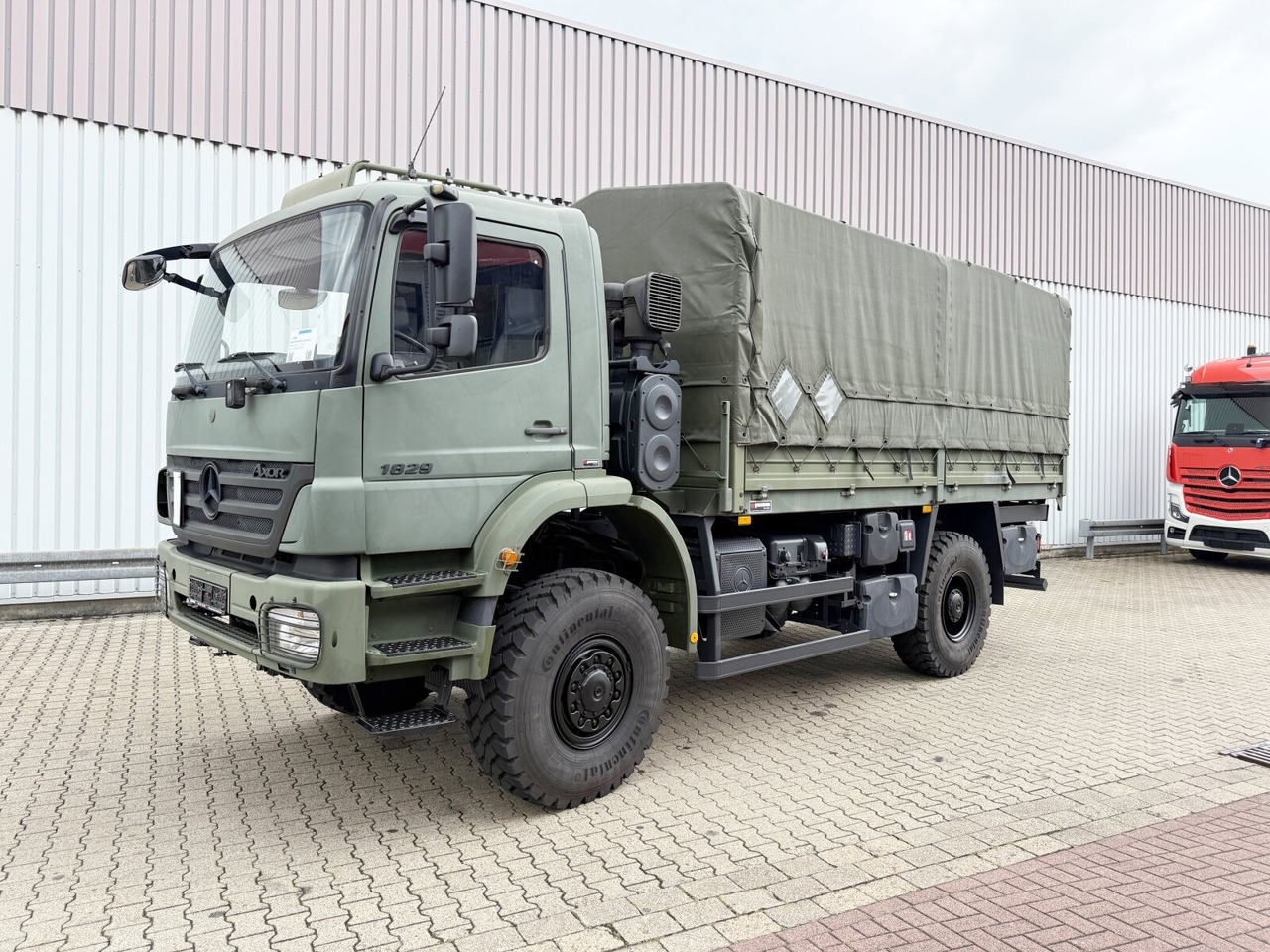 Mercedes-Benz Axor 1829 A 4x4 Axor 1829 A 4x4, Ex- - Platós teherautó: 1 kép. Mercedes-Benz Axor 1829 A 4x4 Axor 1829 A 4x4, Ex- - Platós teherautó: 1 kép.