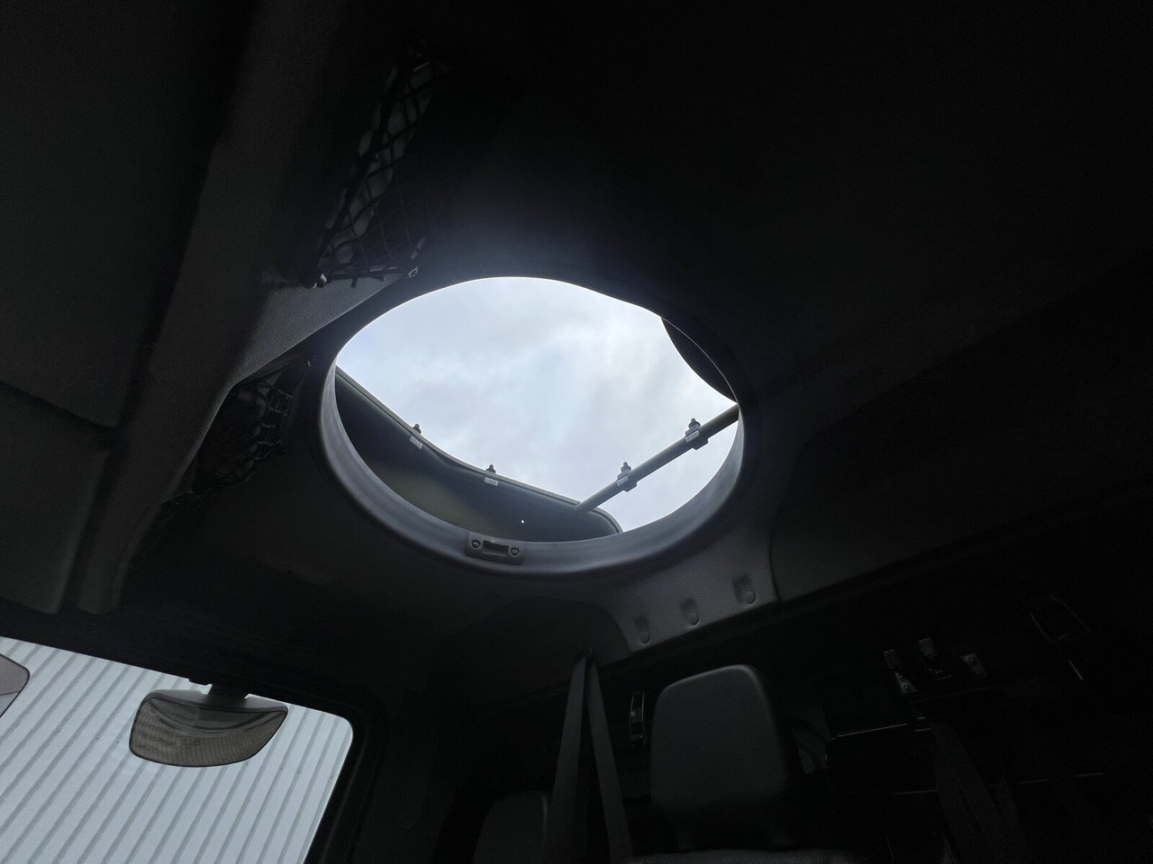 Mercedes-Benz Axor 1829 A 4x4 Axor 1829 A 4x4, Ex- - Platós teherautó: 5 kép. Mercedes-Benz Axor 1829 A 4x4 Axor 1829 A 4x4, Ex- - Platós teherautó: 5 kép.