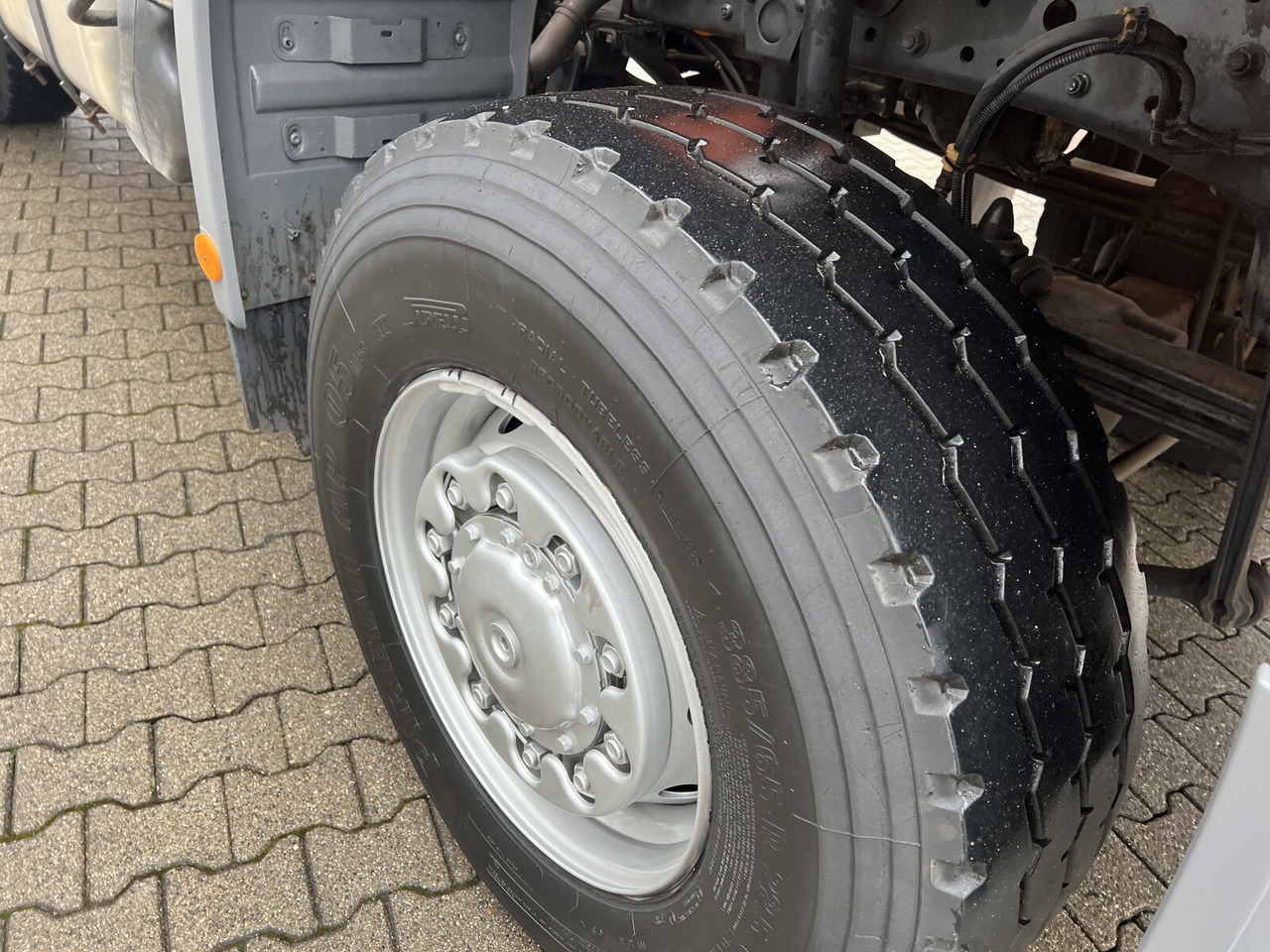 Mercedes-Benz Axor 1833 AK 4x4 Axor 1833 AK 4x4, Winterdienstausstattung - Billenőplatós teherautó: 5 kép. Mercedes-Benz Axor 1833 AK 4x4 Axor 1833 AK 4x4, Winterdienstausstattung - Billenőplatós teherautó: 5 kép.