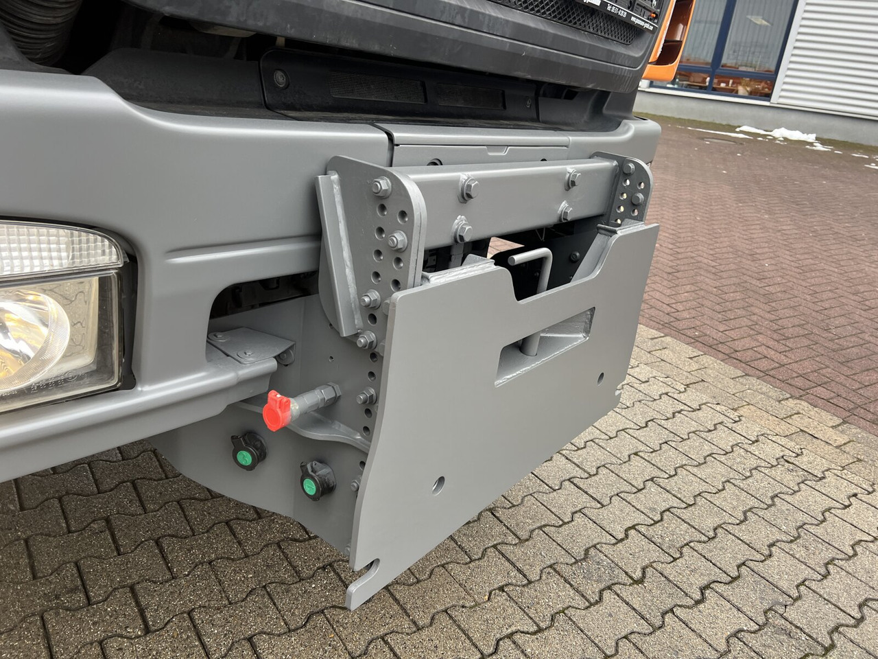 Mercedes-Benz Axor 1833 AK 4x4 Axor 1833 AK 4x4, Winterdienstausstattung - Billenőplatós teherautó: 4 kép. Mercedes-Benz Axor 1833 AK 4x4 Axor 1833 AK 4x4, Winterdienstausstattung - Billenőplatós teherautó: 4 kép.
