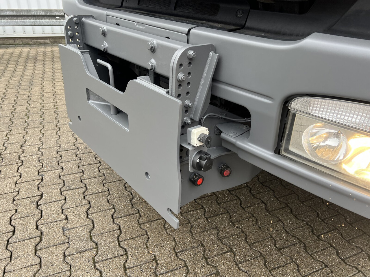Mercedes-Benz Axor 1833 AK 4x4 Axor 1833 AK 4x4, Winterdienstausstattung - Billenőplatós teherautó: 3 kép. Mercedes-Benz Axor 1833 AK 4x4 Axor 1833 AK 4x4, Winterdienstausstattung - Billenőplatós teherautó: 3 kép.