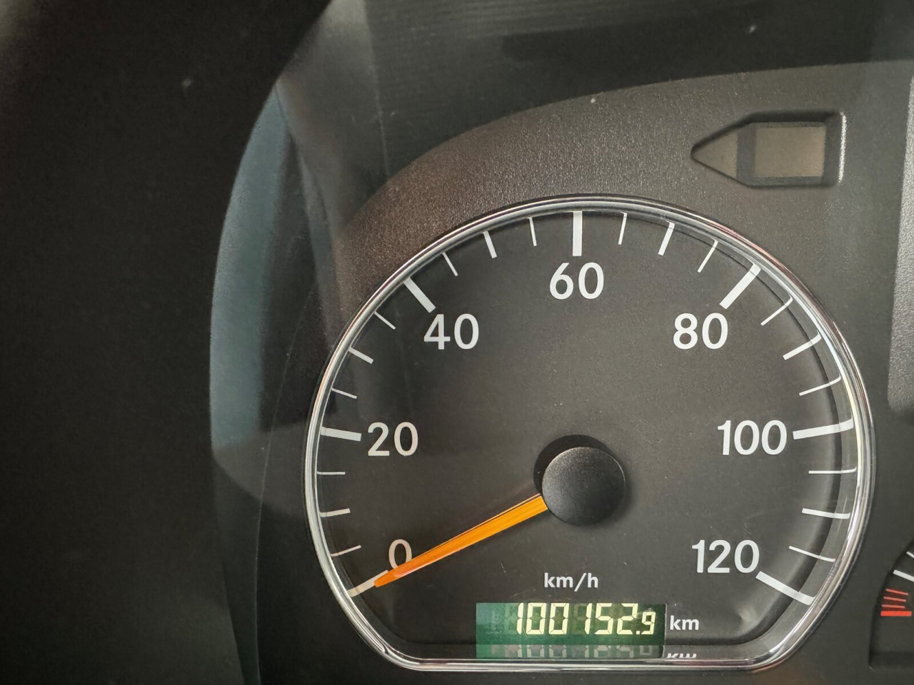 Mercedes-Benz Axor 1833 L 4x2 Axor 1833 L 4x2, Getränkekoffer - Dobozos felépítményű teherautó: 4 kép. Mercedes-Benz Axor 1833 L 4x2 Axor 1833 L 4x2, Getränkekoffer - Dobozos felépítményű teherautó: 4 kép.