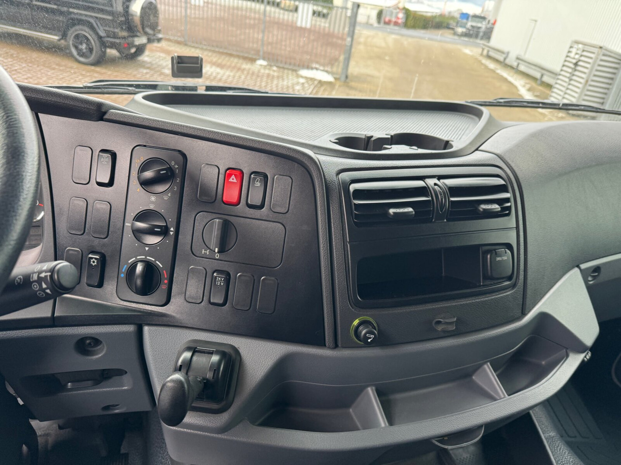 Dobozos felépítményű teherautó Mercedes-Benz Axor 1833 L 4x2 Axor 1833 L 4x2, Getränkekoffer: 5 kép.