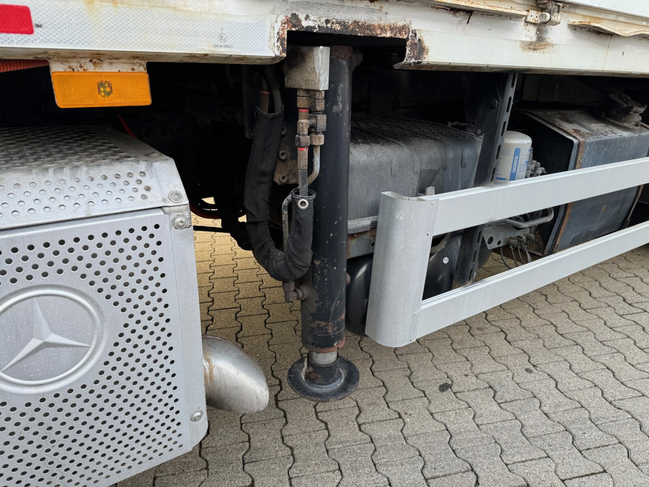Mercedes-Benz Axor 2536/43 L 6x2 Axor 2536/43 L 6x2 mit Heckkran Palfinger PK 24502 F - Darus autó: 5 kép. Mercedes-Benz Axor 2536/43 L 6x2 Axor 2536/43 L 6x2 mit Heckkran Palfinger PK 24502 F - Darus autó: 5 kép.