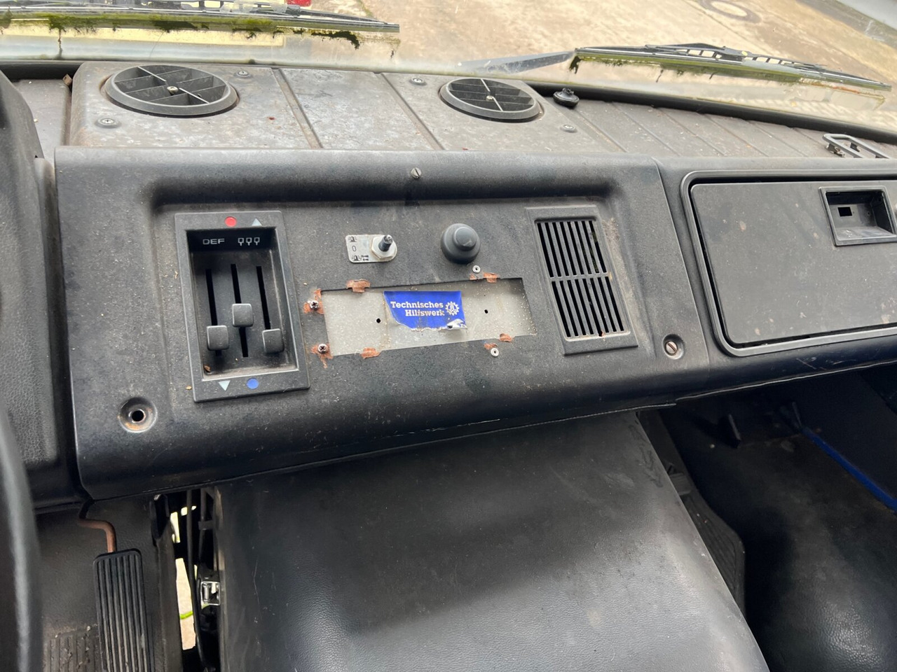 Mercedes-Benz L 407 D 4x2 Doka L 407 D 4x2 Doka, Ex-THW - Ponyvás teherautó: 2 kép. Mercedes-Benz L 407 D 4x2 Doka L 407 D 4x2 Doka, Ex-THW - Ponyvás teherautó: 2 kép.