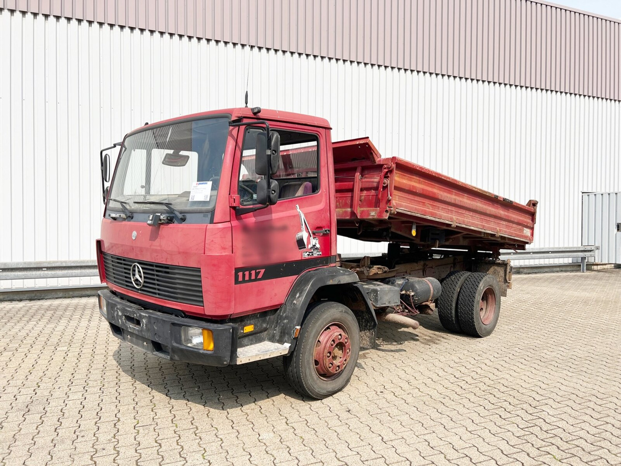Mercedes-Benz LK 1117 K 4x2 LK 1117 K 4x2, 6-Zylinder Motor, 2x AHK - Billenőplatós teherautó: 1 kép. Mercedes-Benz LK 1117 K 4x2 LK 1117 K 4x2, 6-Zylinder Motor, 2x AHK - Billenőplatós teherautó: 1 kép.