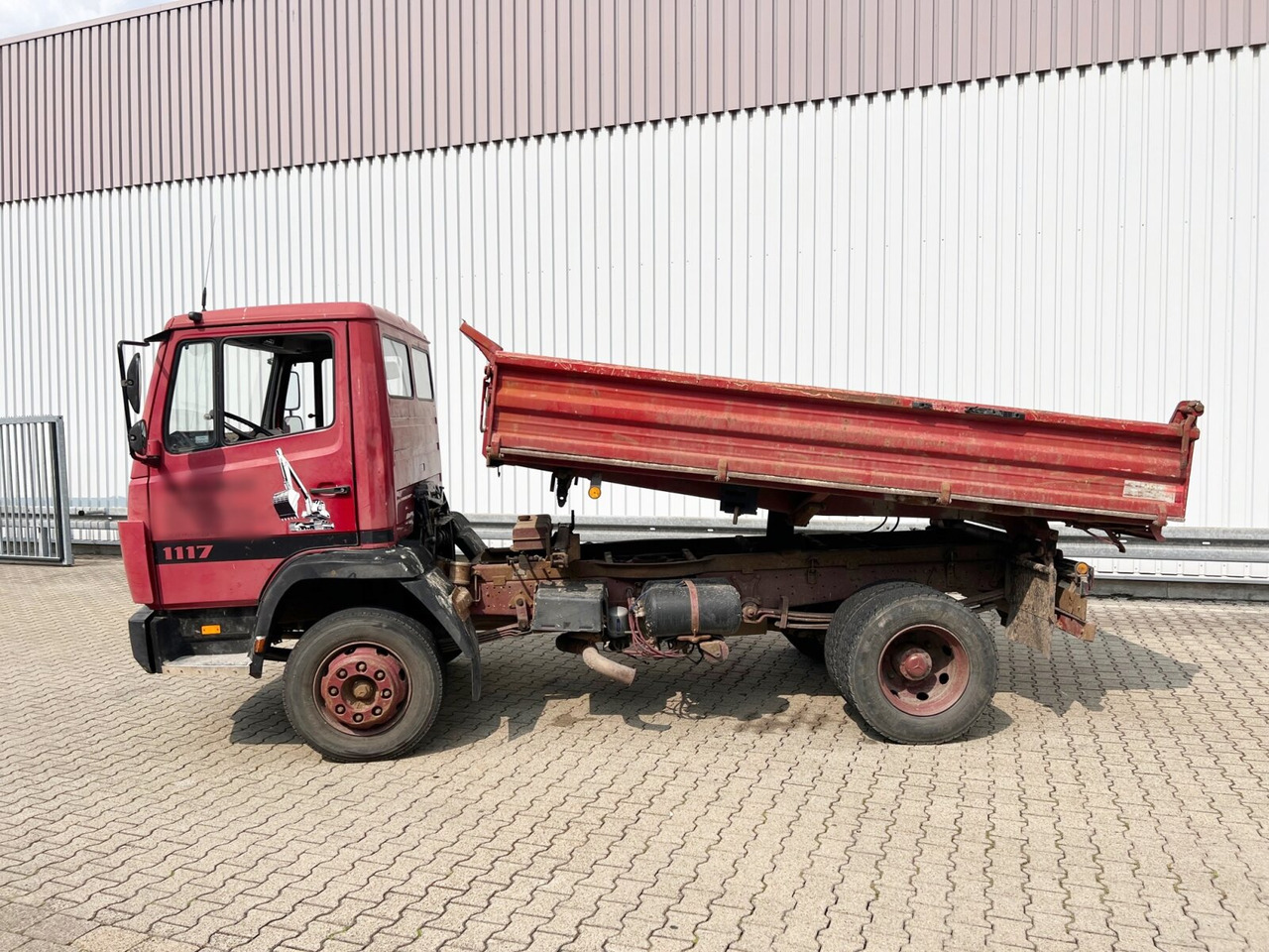 Billenőplatós teherautó Mercedes-Benz LK 1117 K 4x2 LK 1117 K 4x2, 6-Zylinder Motor, 2x AHK: 12 kép.