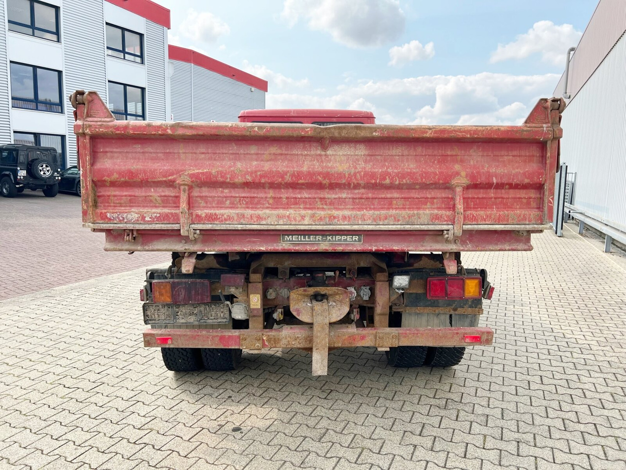 Billenőplatós teherautó Mercedes-Benz LK 1117 K 4x2 LK 1117 K 4x2, 6-Zylinder Motor, 2x AHK: 10 kép.