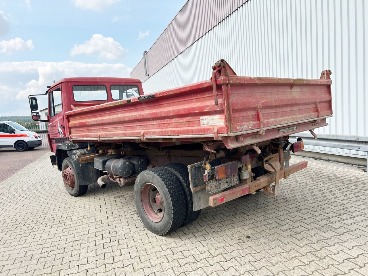 Billenőplatós teherautó Mercedes-Benz LK 1117 K 4x2 LK 1117 K 4x2, 6-Zylinder Motor, 2x AHK: 11 kép.
