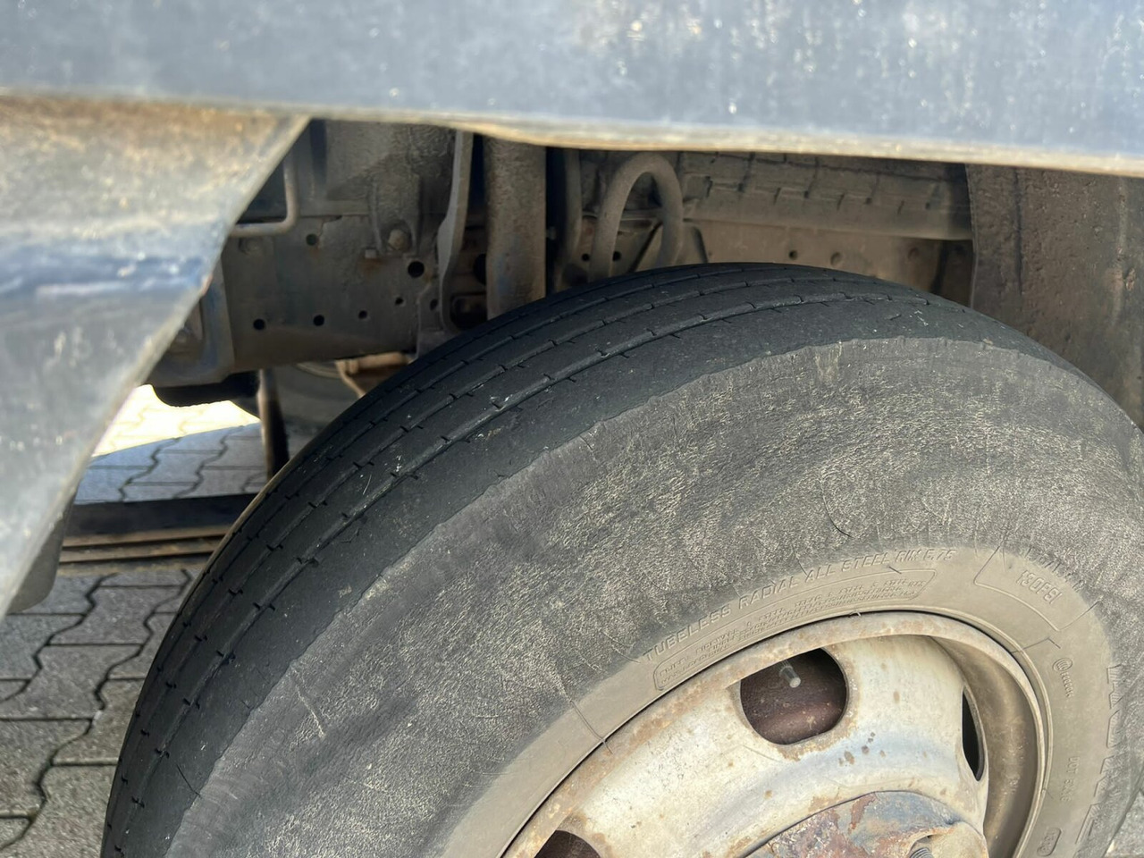 Mercedes-Benz LK 817 4x2 LK 817 4x2/37, City-Abroller, 6-Zylinder Motor - Horgos rakodó teherautó: 4 kép. Mercedes-Benz LK 817 4x2 LK 817 4x2/37, City-Abroller, 6-Zylinder Motor - Horgos rakodó teherautó: 4 kép.