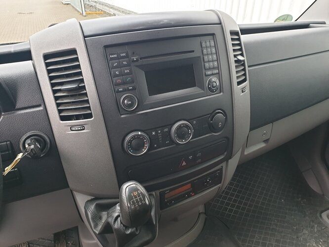 Mercedes-Benz Sprinter 313 KA 4x2 Sprinter 313 KA 4x2 - Furgon: 2 kép. Mercedes-Benz Sprinter 313 KA 4x2 Sprinter 313 KA 4x2 - Furgon: 2 kép.
