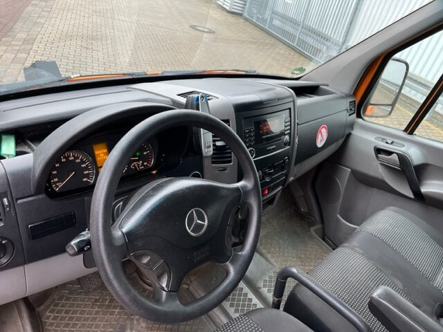 Mercedes-Benz Sprinter 515 CDI 4x2 Sprinter 515 CDI 4x2 - Furgon: 4 kép. Mercedes-Benz Sprinter 515 CDI 4x2 Sprinter 515 CDI 4x2 - Furgon: 4 kép.