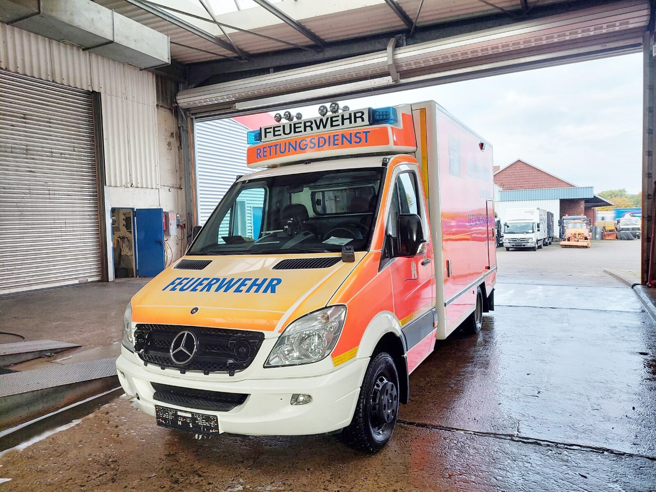 Mercedes-Benz Sprinter 515 CDI 4x2 Sprinter 515 CDI 4x2, Rettungswagen, Retarder - Tűzoltóautó: 1 kép. Mercedes-Benz Sprinter 515 CDI 4x2 Sprinter 515 CDI 4x2, Rettungswagen, Retarder - Tűzoltóautó: 1 kép.