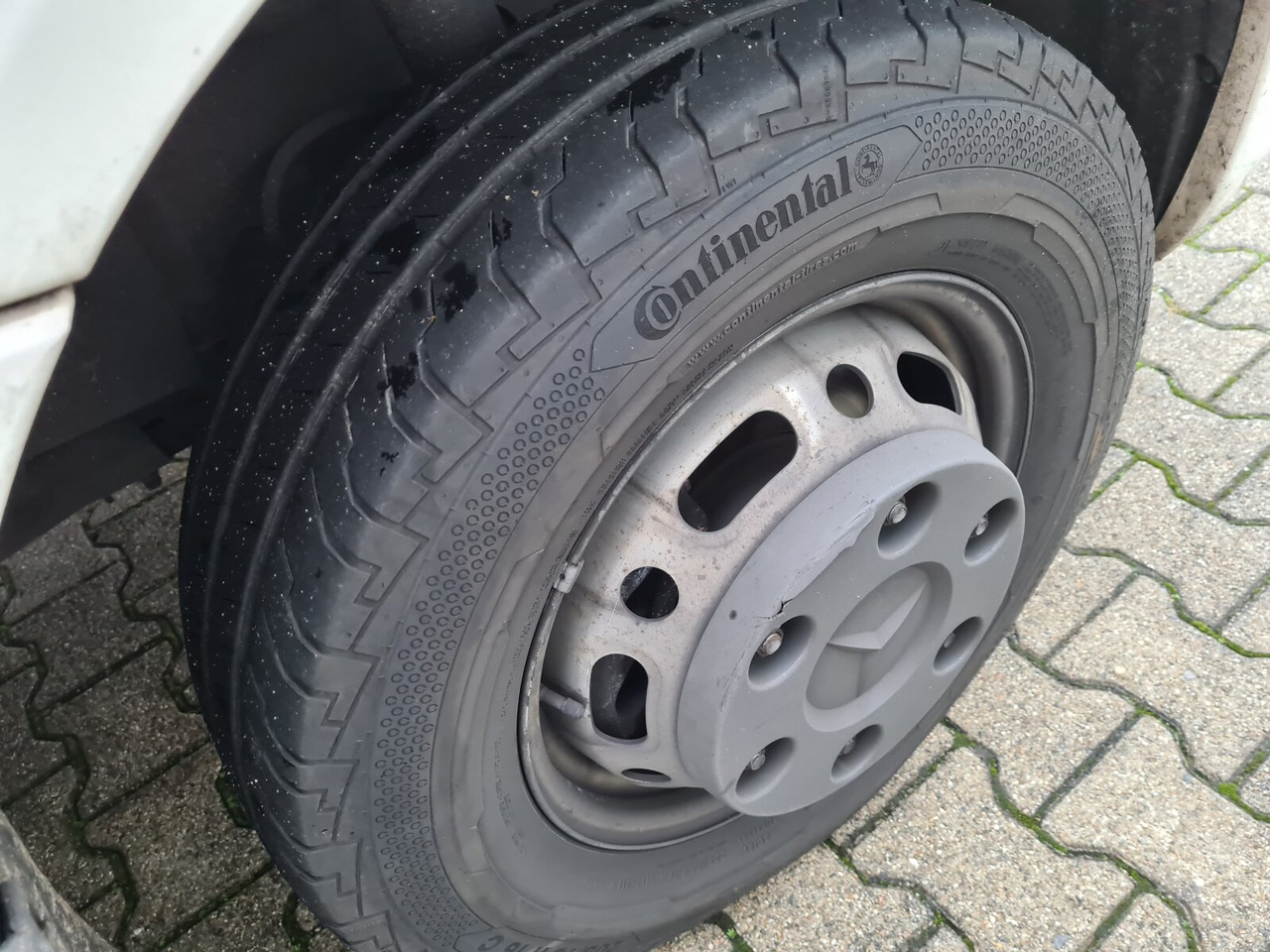 Mercedes-Benz Sprinter 516 CDI 4x2 Sprinter 516 CDI 4x2, Rettungswagen - Furgon: 3 kép. Mercedes-Benz Sprinter 516 CDI 4x2 Sprinter 516 CDI 4x2, Rettungswagen - Furgon: 3 kép.