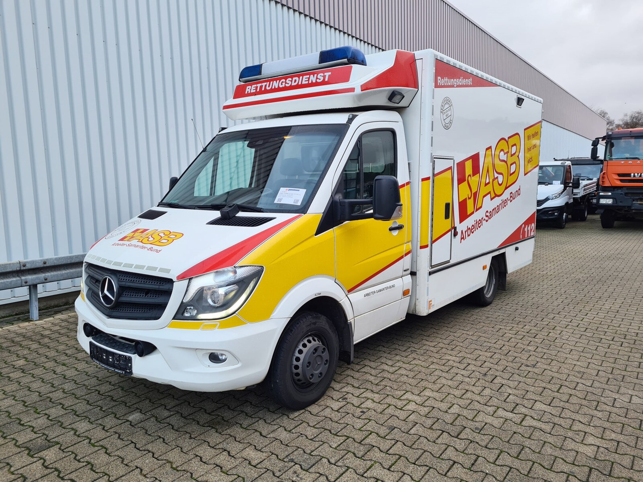 Mercedes-Benz Sprinter 516 CDI 4x2 Sprinter 516 CDI 4x2, Rettungswagen - Furgon: 1 kép. Mercedes-Benz Sprinter 516 CDI 4x2 Sprinter 516 CDI 4x2, Rettungswagen - Furgon: 1 kép.