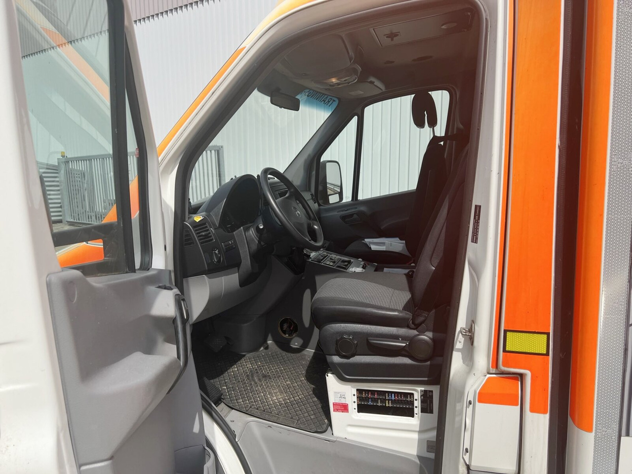 Mercedes-Benz Sprinter 516 CDI 4x2 Sprinter 516 CDI 4x2, Rettungswagen, Bi-Xenon lízing Mercedes-Benz Sprinter 516 CDI 4x2 Sprinter 516 CDI 4x2, Rettungswagen, Bi-Xenon: 15 kép.
