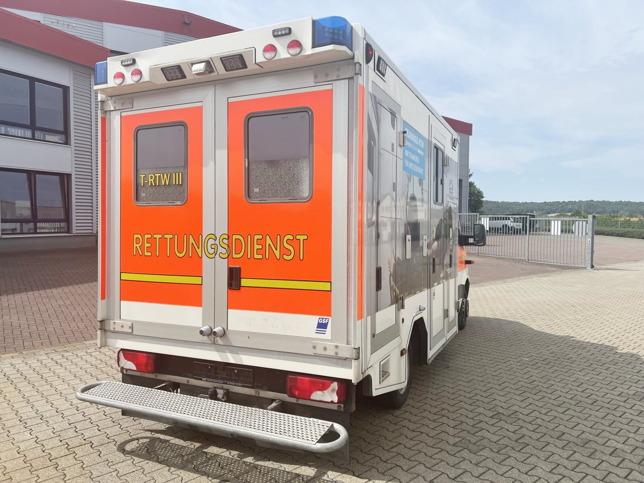 Mercedes-Benz Sprinter 516 CDI 4x2 Sprinter 516 CDI 4x2, Rettungswagen, Bi-Xenon lízing Mercedes-Benz Sprinter 516 CDI 4x2 Sprinter 516 CDI 4x2, Rettungswagen, Bi-Xenon: 11 kép.