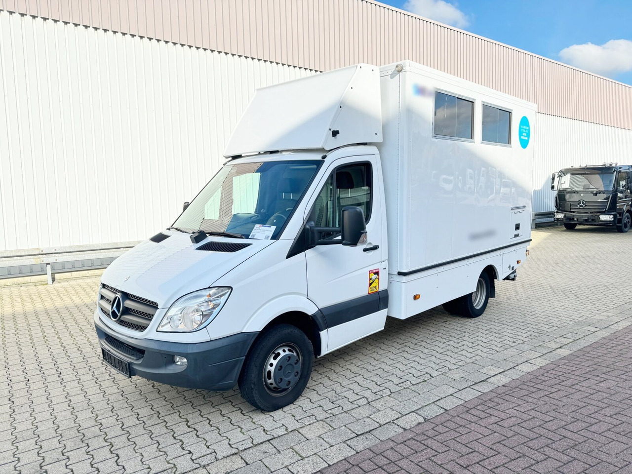 Mercedes-Benz Sprinter 516 CDI 4x2 Sprinter 516 CDI 4x2, Übertragungsfahrzeug - Dobozos felépítményű teherautó: 1 kép. Mercedes-Benz Sprinter 516 CDI 4x2 Sprinter 516 CDI 4x2, Übertragungsfahrzeug - Dobozos felépítményű teherautó: 1 kép.