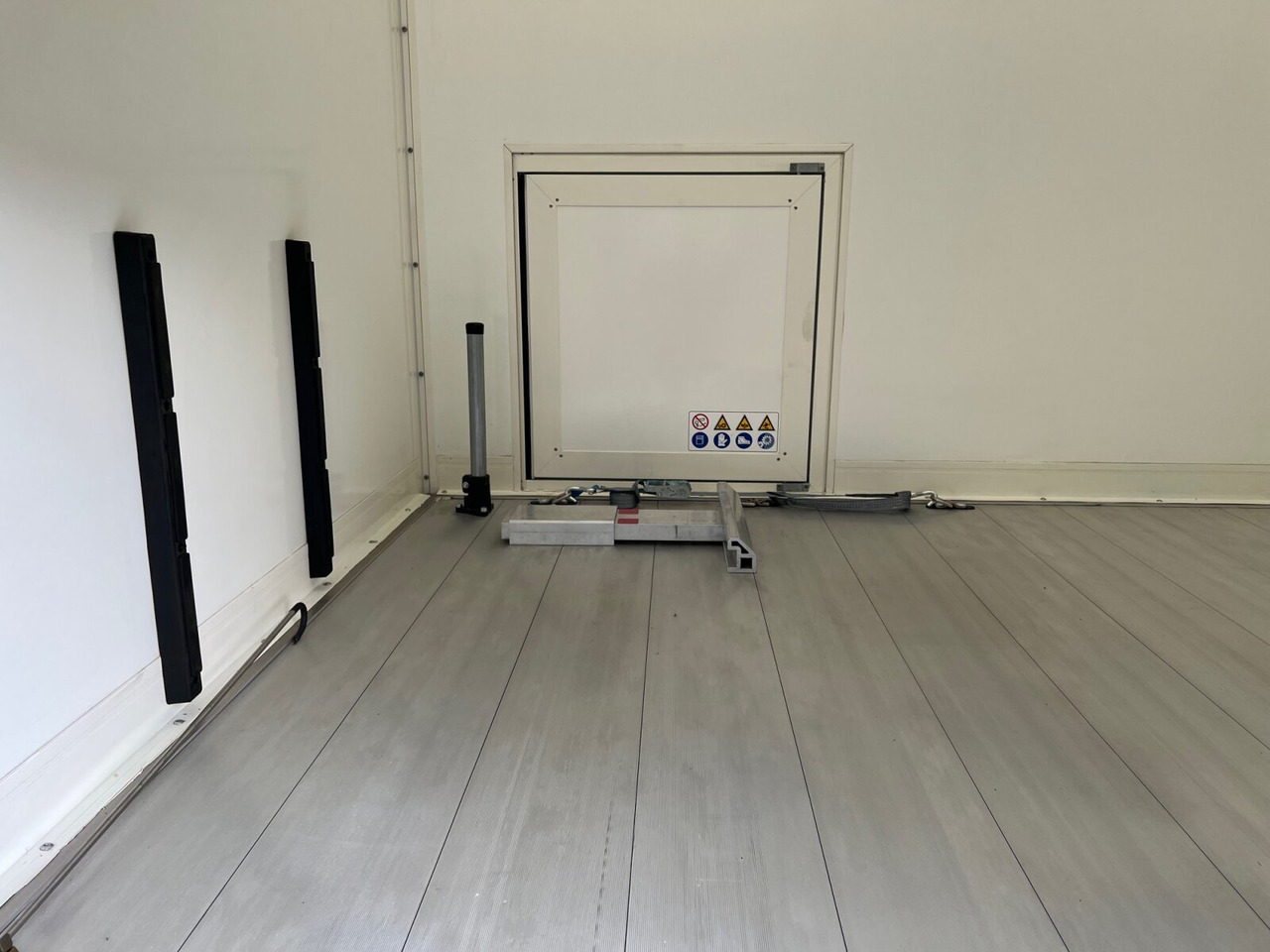 Mercedes-Benz Sprinter 516 FG 4x2 Sprinter 516 FG 4x2, MBUX, Autotransporter Comear - Furgon: 3 kép. Mercedes-Benz Sprinter 516 FG 4x2 Sprinter 516 FG 4x2, MBUX, Autotransporter Comear - Furgon: 3 kép.