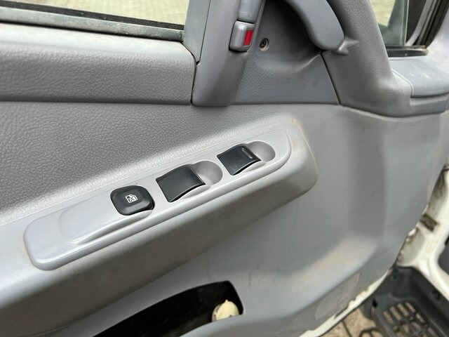 Billenőplatós teherautó Mitsubishi Canter Fuso 7C15D 4x2 Canter Fuso 7C15D 4x2: 6 kép. Billenőplatós teherautó Mitsubishi Canter Fuso 7C15D 4x2 Canter Fuso 7C15D 4x2: 6 kép.