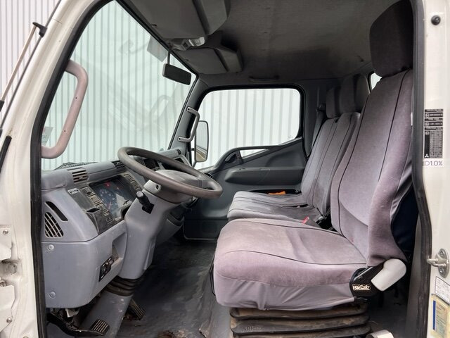 Mitsubishi Canter Fuso 7C15D 4x2 Canter Fuso 7C15D 4x2 - Billenőplatós teherautó: 2 kép. Mitsubishi Canter Fuso 7C15D 4x2 Canter Fuso 7C15D 4x2 - Billenőplatós teherautó: 2 kép.