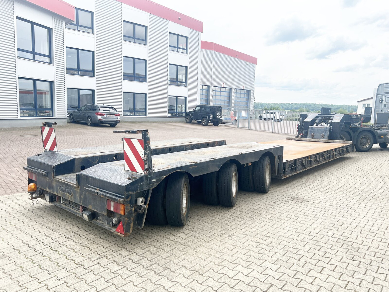 Nooteboom Euro-54-03 Euro-54-03, Schwanenhals abfahrbar, Hydr. Zwangsgelenkt - Félpótkocsi mélybölcsős: 2 kép. Nooteboom Euro-54-03 Euro-54-03, Schwanenhals abfahrbar, Hydr. Zwangsgelenkt - Félpótkocsi mélybölcsős: 2 kép.