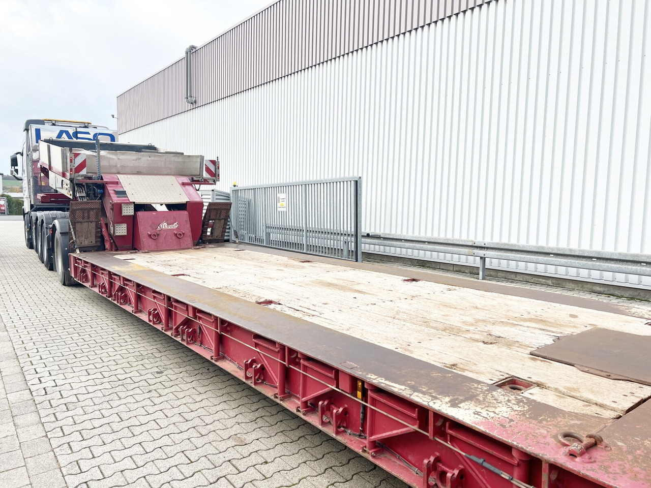 Nooteboom Euro-64-13 Euro-64-13, Jeepdolly, Tiefbett, Verbr. auf 3,2m, hydr. Lenkung - Félpótkocsi mélybölcsős: 4 kép. Nooteboom Euro-64-13 Euro-64-13, Jeepdolly, Tiefbett, Verbr. auf 3,2m, hydr. Lenkung - Félpótkocsi mélybölcsős: 4 kép.