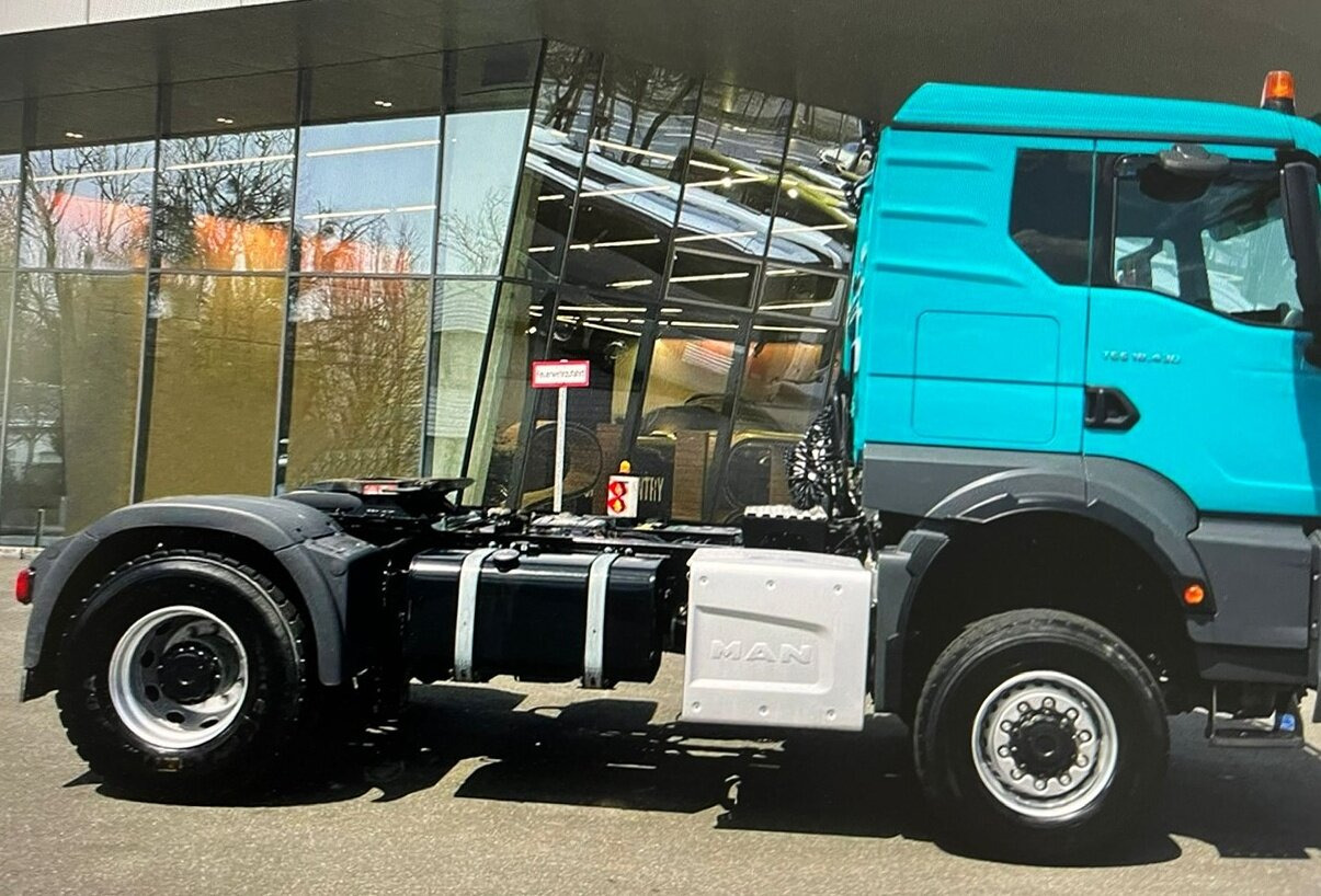 MAN TGS 18.430 4x4 BL SA TGS 18.430 4x4 BL SA, Navi, Hydraulik - Nyergesvontató: 2 kép. MAN TGS 18.430 4x4 BL SA TGS 18.430 4x4 BL SA, Navi, Hydraulik - Nyergesvontató: 2 kép.