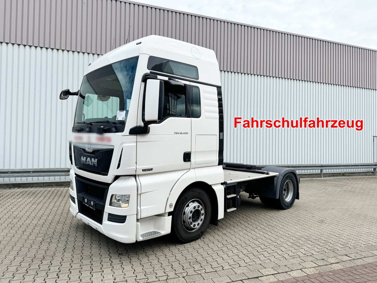 MAN TGX 18.400 4X2 BLS TGX 18.400 4X2 BLS, Fahrschule, 5 Sitzer - Nyergesvontató: 1 kép. MAN TGX 18.400 4X2 BLS TGX 18.400 4X2 BLS, Fahrschule, 5 Sitzer - Nyergesvontató: 1 kép.