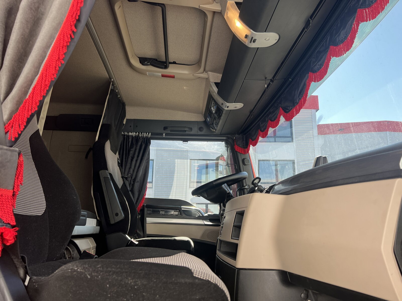 MAN TGX 18.500 4X4H BLS TGX 18.500 4X4H BLS, PriTarder, HydroDrive, Kipphydraulik - Nyergesvontató: 3 kép. MAN TGX 18.500 4X4H BLS TGX 18.500 4X4H BLS, PriTarder, HydroDrive, Kipphydraulik - Nyergesvontató: 3 kép.