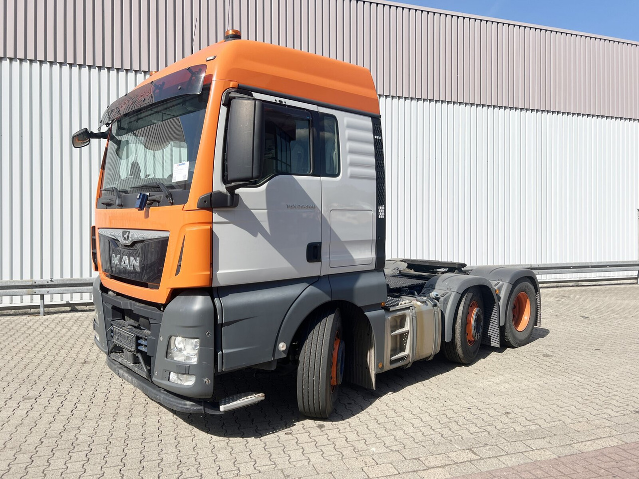 MAN TGX 26.500 6X2/4 BLS TGX 26.500 6X2/4 BLS, Intarder, Vorlauflenk-/lift, Standklima, XXL-Fahrerhaus - Nyergesvontató: 1 kép. MAN TGX 26.500 6X2/4 BLS TGX 26.500 6X2/4 BLS, Intarder, Vorlauflenk-/lift, Standklima, XXL-Fahrerhaus - Nyergesvontató: 1 kép.