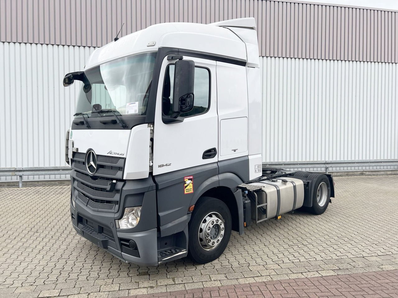 Mercedes-Benz Actros 1842/45 LS 4x2 Actros 1842/45 LS 4x2, 3x VORHANDEN - Nyergesvontató: 1 kép. Mercedes-Benz Actros 1842/45 LS 4x2 Actros 1842/45 LS 4x2, 3x VORHANDEN - Nyergesvontató: 1 kép.