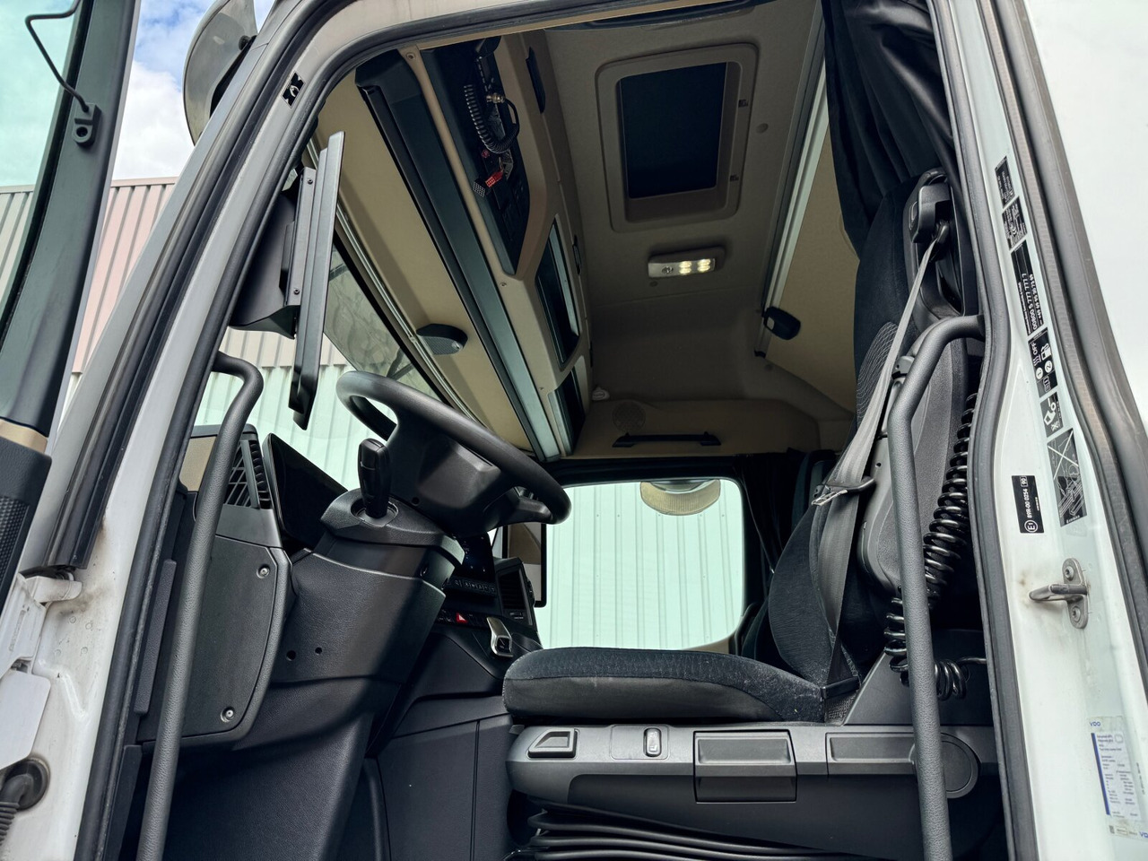 Interior photo 1: Nyergesvontató Mercedes-Benz Actros 1848 LS 4x2 Actros 1848 LS 4x2, Vollumer ,Retarder