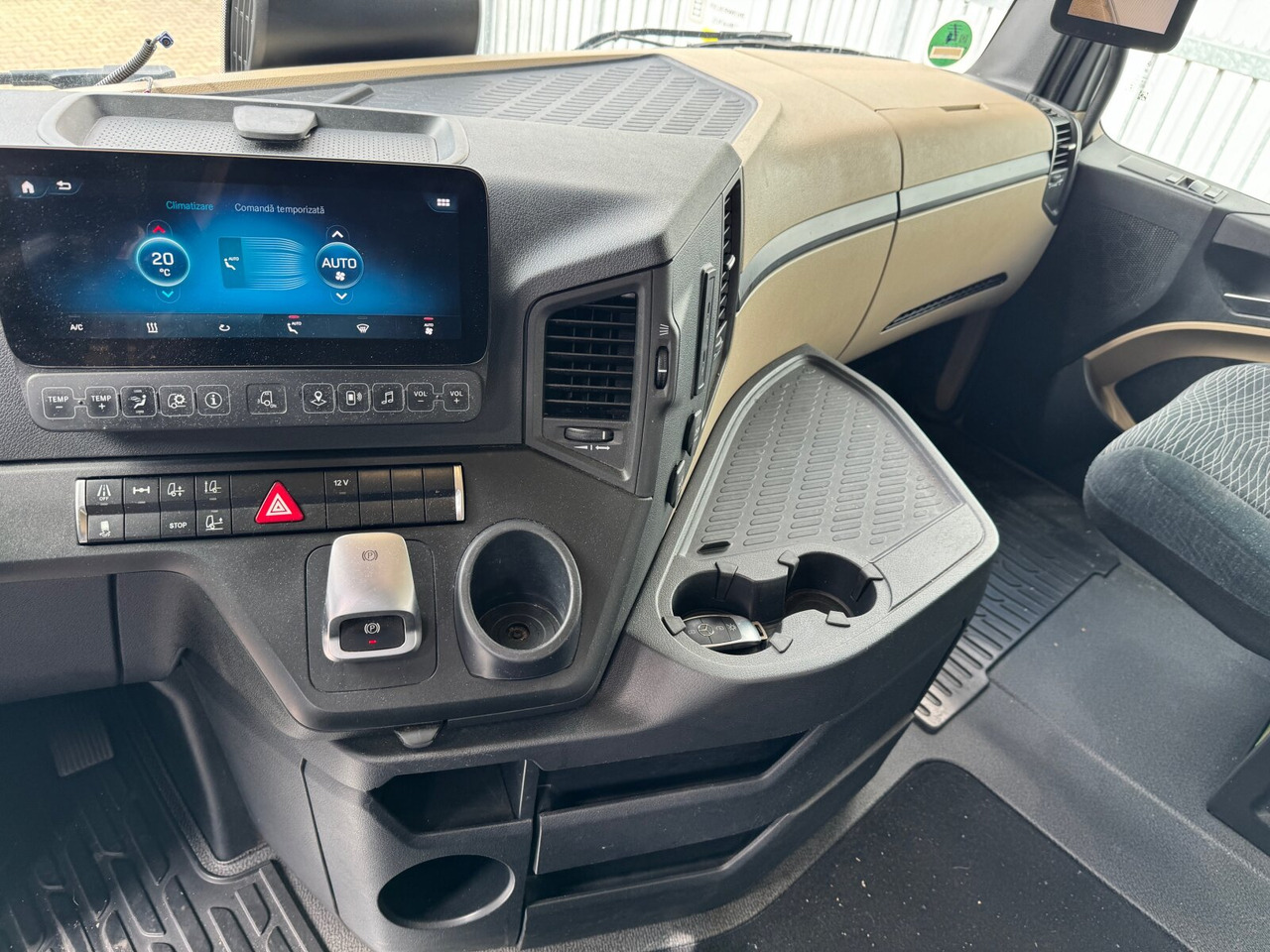 Mercedes-Benz Actros 1848 LS 4x2 Actros 1848 LS 4x2, Vollumer ,Retarder - Nyergesvontató: 3 kép. Mercedes-Benz Actros 1848 LS 4x2 Actros 1848 LS 4x2, Vollumer ,Retarder - Nyergesvontató: 3 kép.