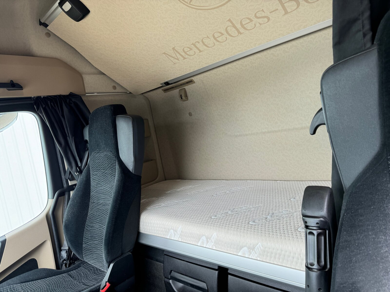 Mercedes-Benz Actros 1848 LS 4x2 Actros 1848 LS 4x2, Vollumer ,Retarder - Nyergesvontató: 4 kép. Mercedes-Benz Actros 1848 LS 4x2 Actros 1848 LS 4x2, Vollumer ,Retarder - Nyergesvontató: 4 kép.
