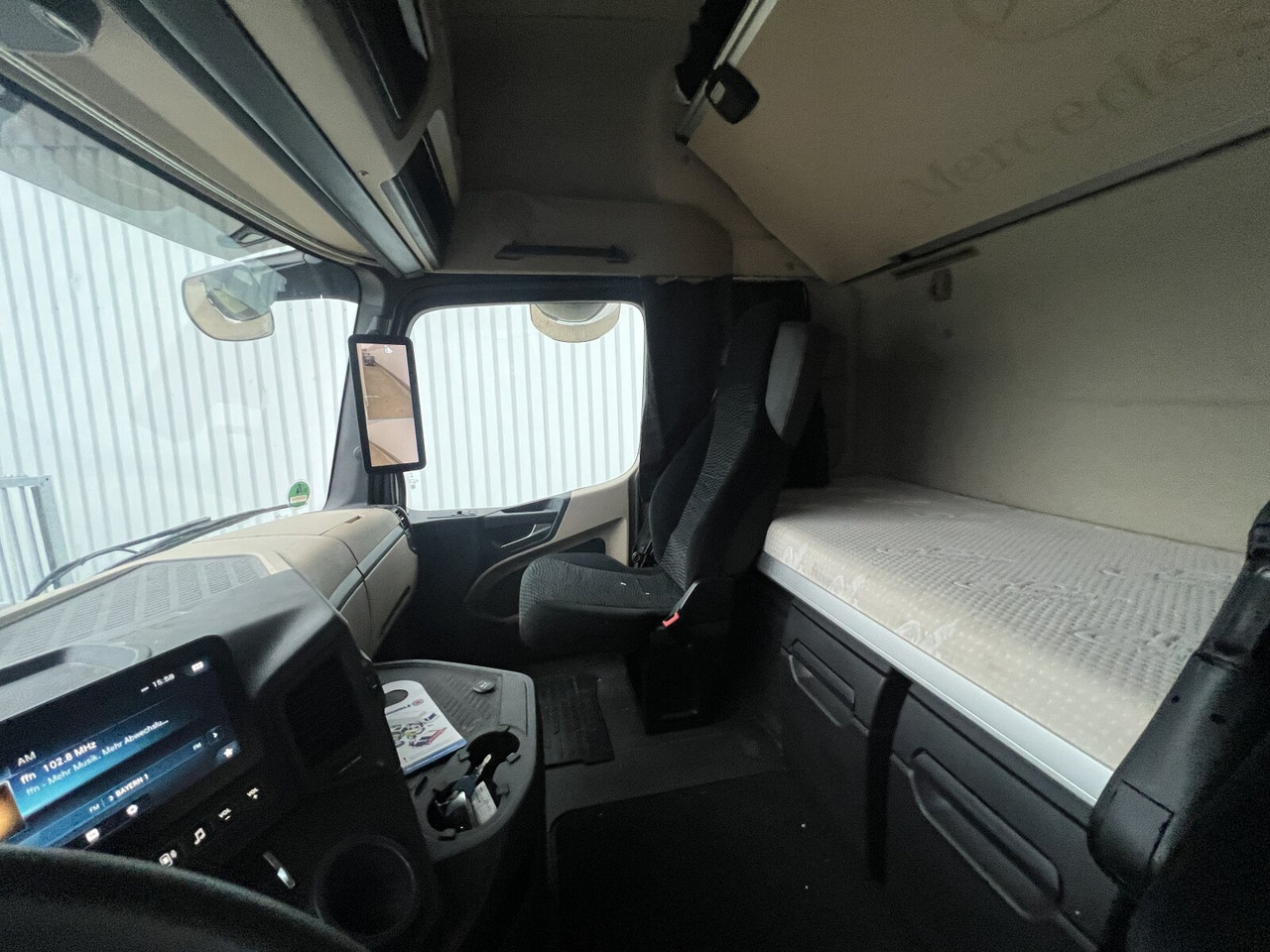 Mercedes-Benz Actros 1848 LS 4x2 Actros 1848 LS 4x2, Volumer, Retarder - Nyergesvontató: 3 kép. Mercedes-Benz Actros 1848 LS 4x2 Actros 1848 LS 4x2, Volumer, Retarder - Nyergesvontató: 3 kép.