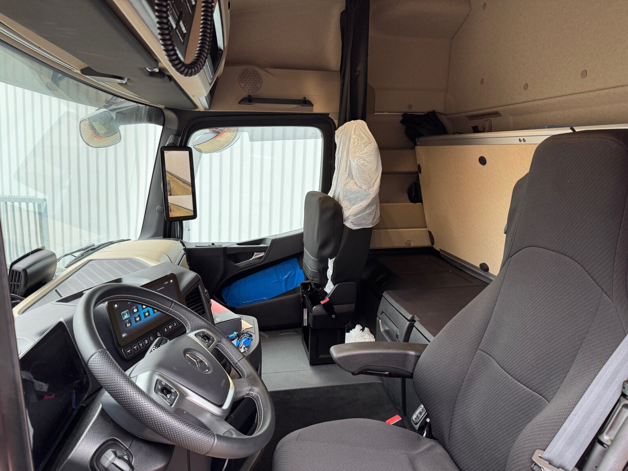 Mercedes-Benz Actros 2648 LS 6x2 Actros 2648 LS 6x2, Retarder, Liftachse, MirrorCam, StreamSpace, Navi, LED - Nyergesvontató: 3 kép. Mercedes-Benz Actros 2648 LS 6x2 Actros 2648 LS 6x2, Retarder, Liftachse, MirrorCam, StreamSpace, Navi, LED - Nyergesvontató: 3 kép.