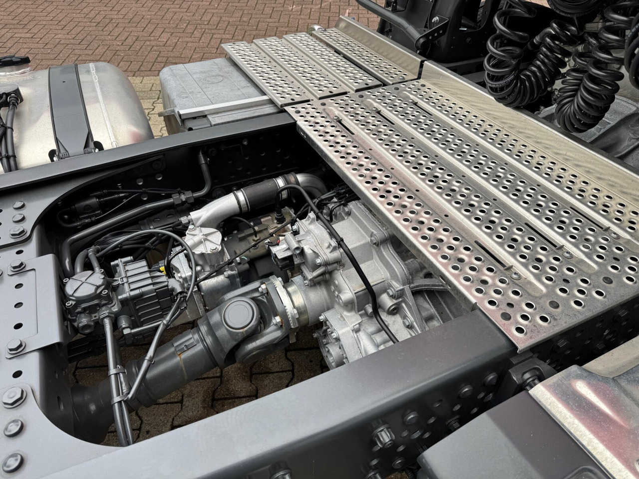 Mercedes-Benz Actros 2648 LS 6x2 Actros 2648 LS 6x2, Retarder, Liftachse, MirrorCam, StreamSpace, Navi, LED - Nyergesvontató: 2 kép. Mercedes-Benz Actros 2648 LS 6x2 Actros 2648 LS 6x2, Retarder, Liftachse, MirrorCam, StreamSpace, Navi, LED - Nyergesvontató: 2 kép.